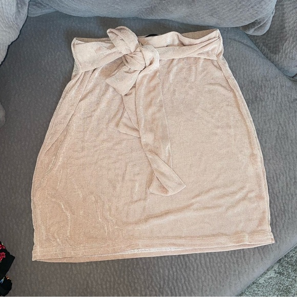 Pink skirt with tie - Picture 1 of 2